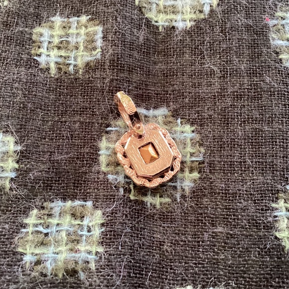 Pendant with pretty very blue stone gold finish.good size ROMAN stamped - Picture 2 of 4